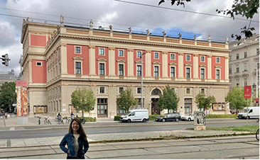 Kira Omelchenko standing out the Musikverein