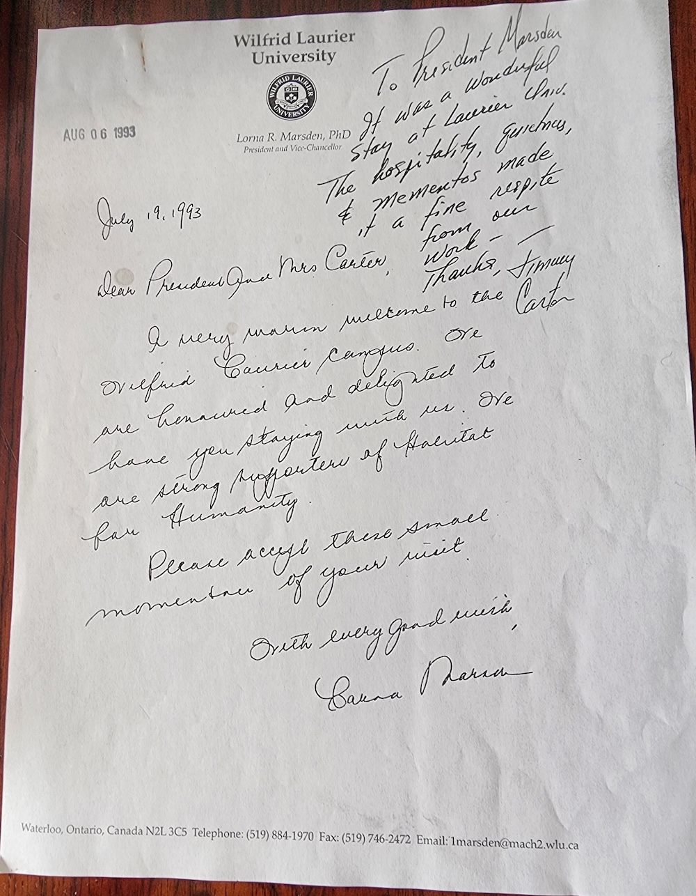 The hand-written note left by Laurier president Lorna Marsden for the Carters.