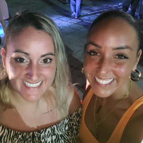 Jax Francois and her sister Emilia.